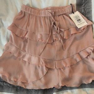 Never been worn cute for summer pink skirt!